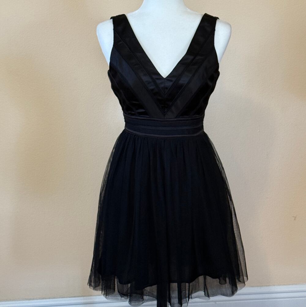 En Crème Anthropologie size XS v-neck sleeveless cocktail dress, fit & flare,